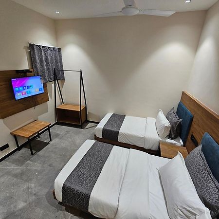 Hotel Nova Palm Rajkot Eksteriør billede