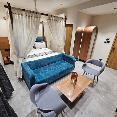 Hotel Nova Palm Rajkot Eksteriør billede
