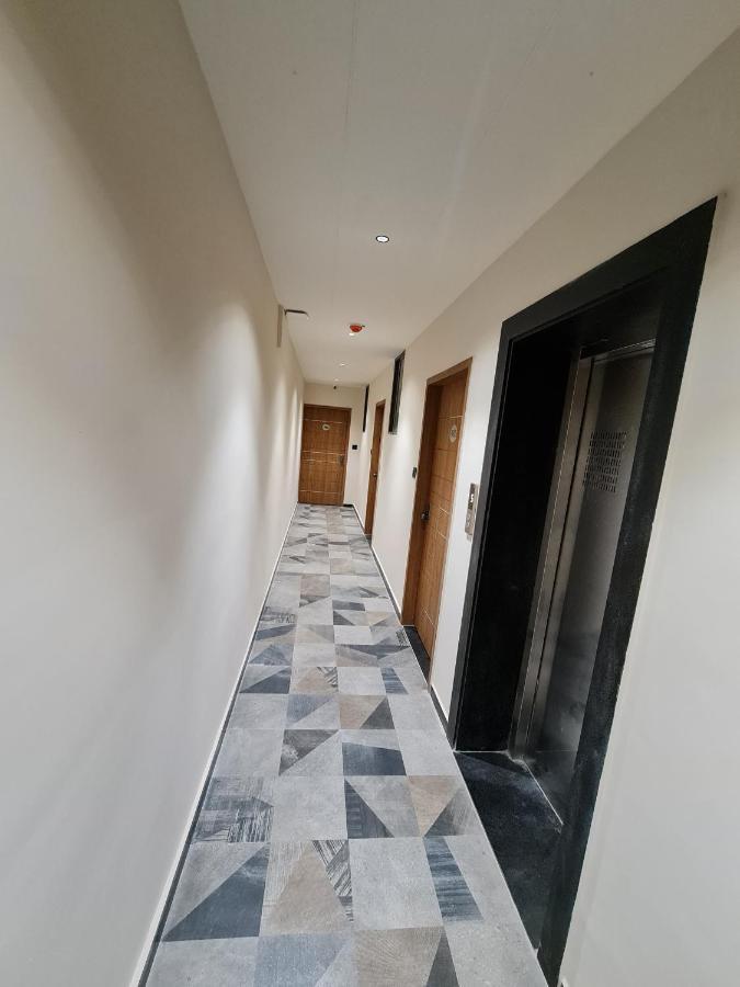 Hotel Nova Palm Rajkot Eksteriør billede