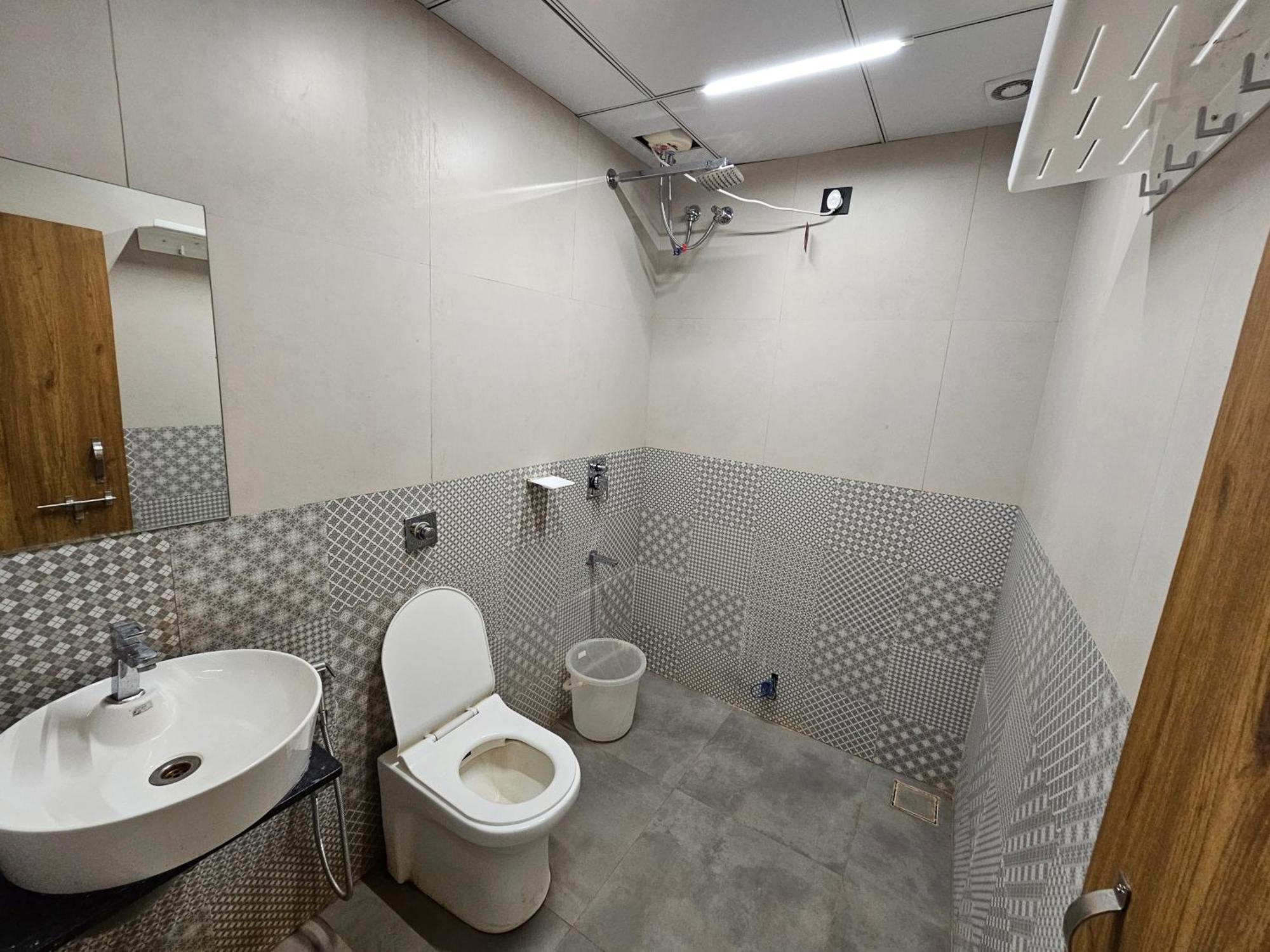 Hotel Nova Palm Rajkot Eksteriør billede
