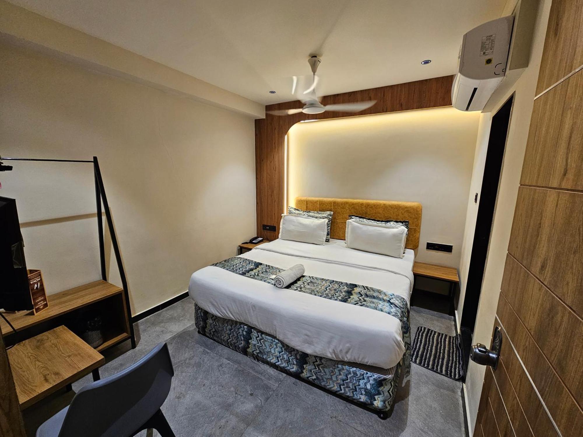 Hotel Nova Palm Rajkot Eksteriør billede